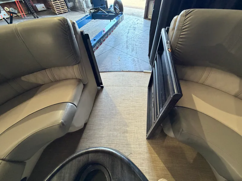 Slide: The Image of Harris Grand Mariner 250 2019 - 52