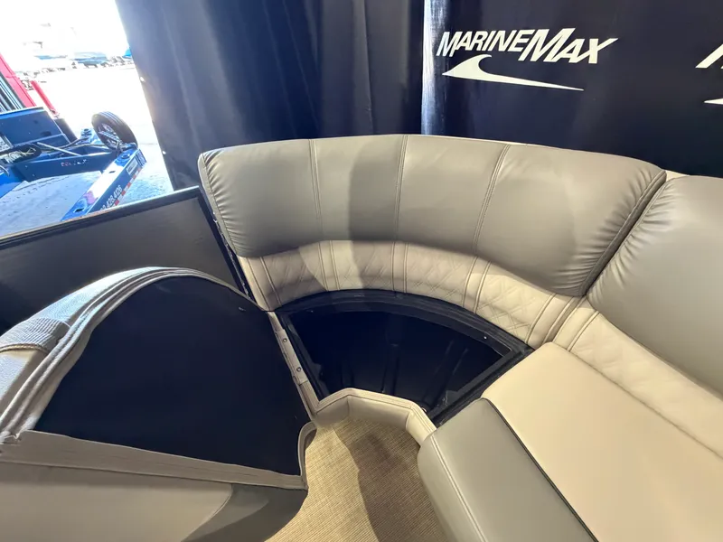 Slide: The Image of Harris Grand Mariner 250 2019 - 56