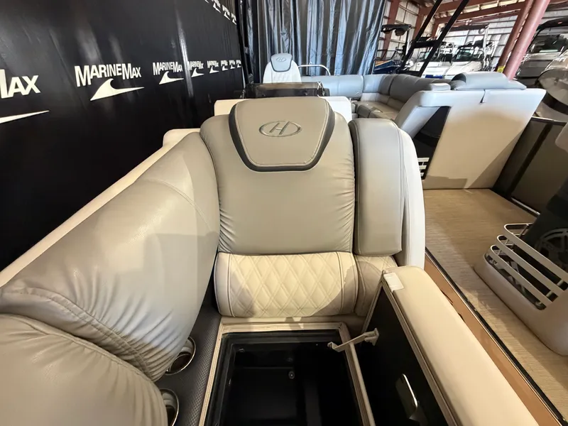 Slide: The Image of Harris Grand Mariner 250 2019 - 61