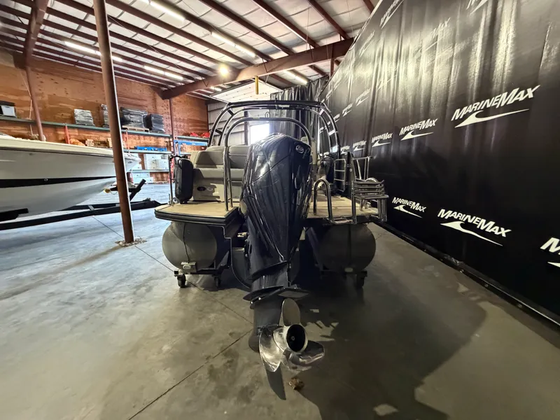 Slide: The Image of Harris Grand Mariner 250 2019 - 7