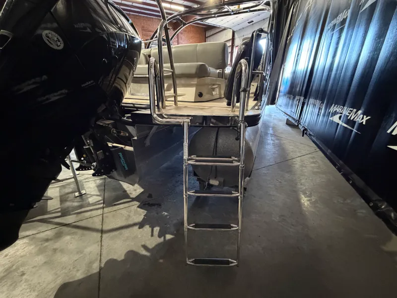 Slide: The Image of Harris Grand Mariner 250 2019 - 8