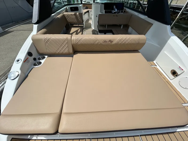 Slide: The Image of Sea Ray SDX 250 Outboard 2026 - 11