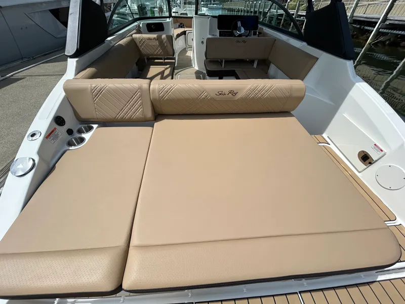 Slide: The Image of Sea Ray SDX 250 Outboard 2026 - 12