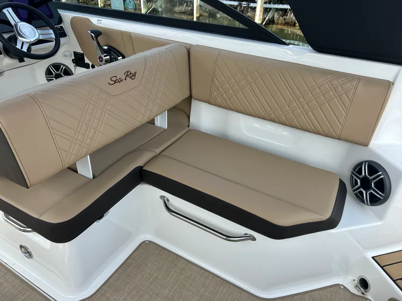 Slide: The Image of Sea Ray SDX 250 Outboard 2026 - 15