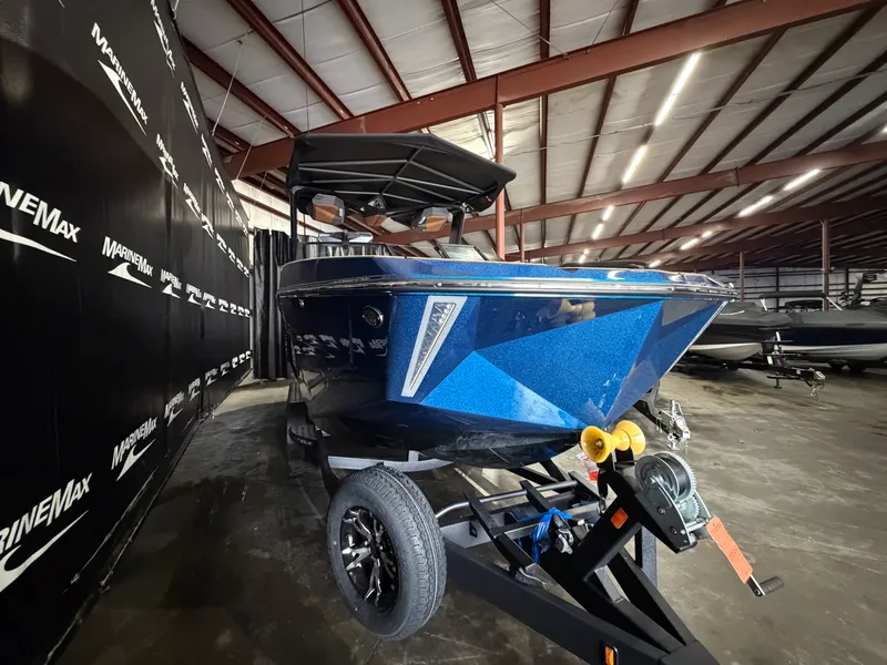 Slide: The Image of Nautique Super Air Nautique G25 2026 - 1