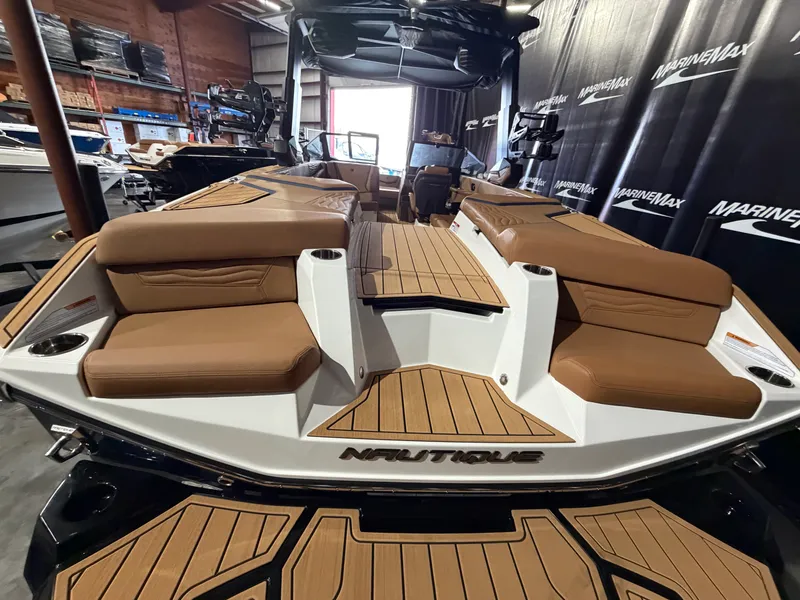 Slide: The Image of Nautique Super Air Nautique G25 2026 - 11