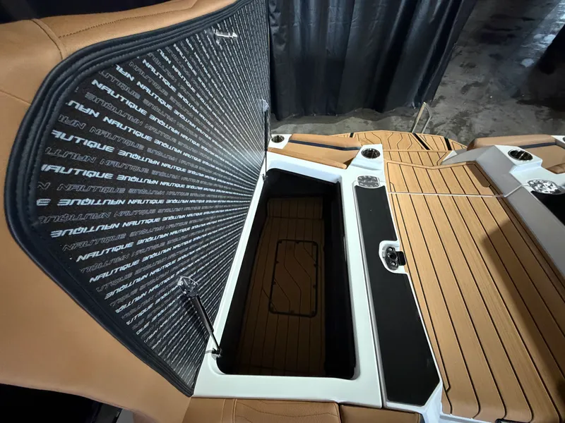 Slide: The Image of Nautique Super Air Nautique G25 2026 - 18