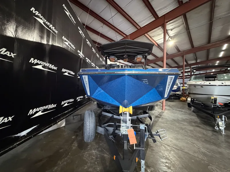 Slide: The Image of Nautique Super Air Nautique G25 2026 - 2