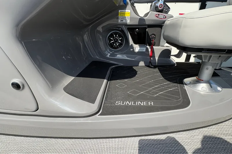Slide: The Image of Harris Sunliner 230 2026 - 21