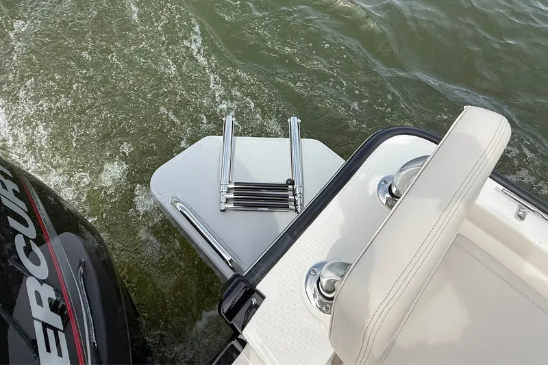 Slide: The Image of Boston Whaler 170 Montauk 2026 - 10