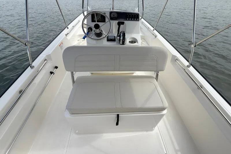 Slide: The Image of Boston Whaler 170 Montauk 2026 - 12