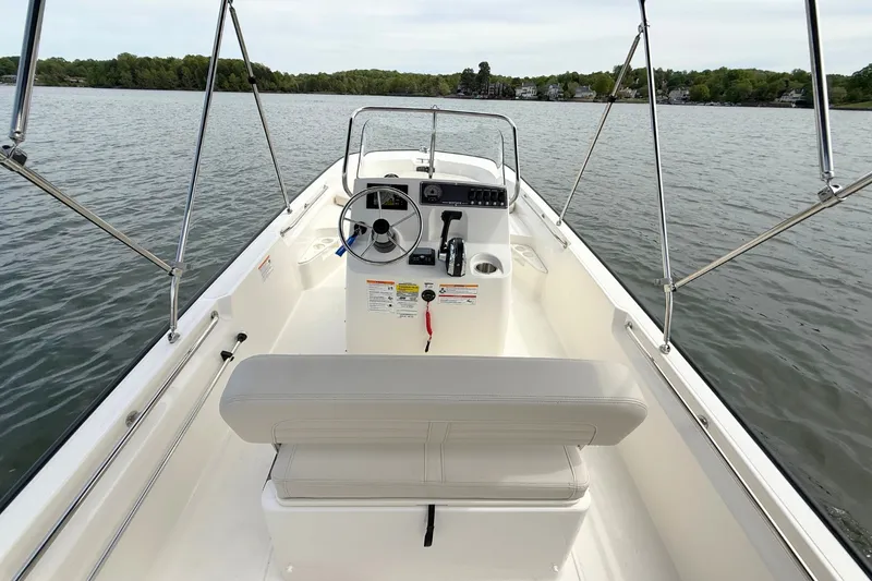 Slide: The Image of Boston Whaler 170 Montauk 2026 - 14