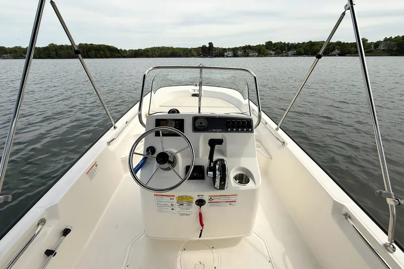 Slide: The Image of Boston Whaler 170 Montauk 2026 - 15