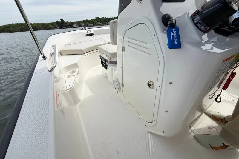 Slide: The Image of Boston Whaler 170 Montauk 2026 - 20