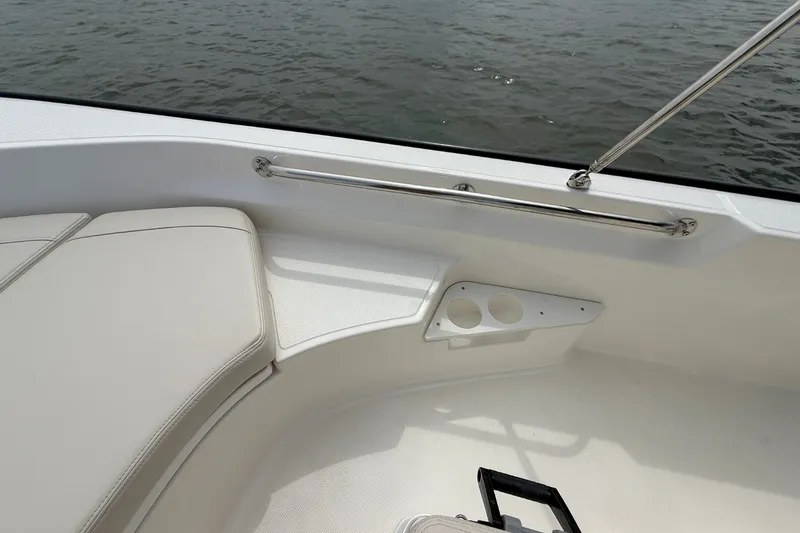 Slide: The Image of Boston Whaler 170 Montauk 2026 - 28