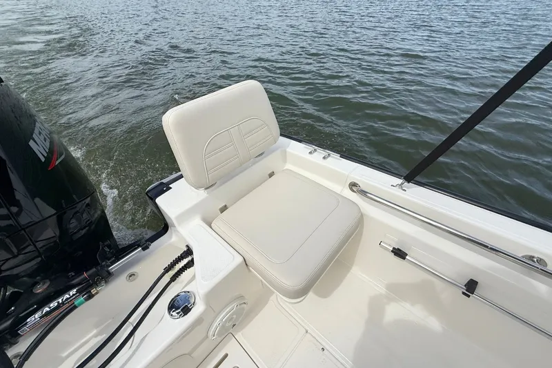 Slide: The Image of Boston Whaler 170 Montauk 2026 - 9