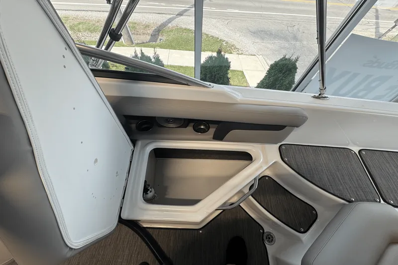 Slide: The Image of Four Winns HD3 2025 - 24