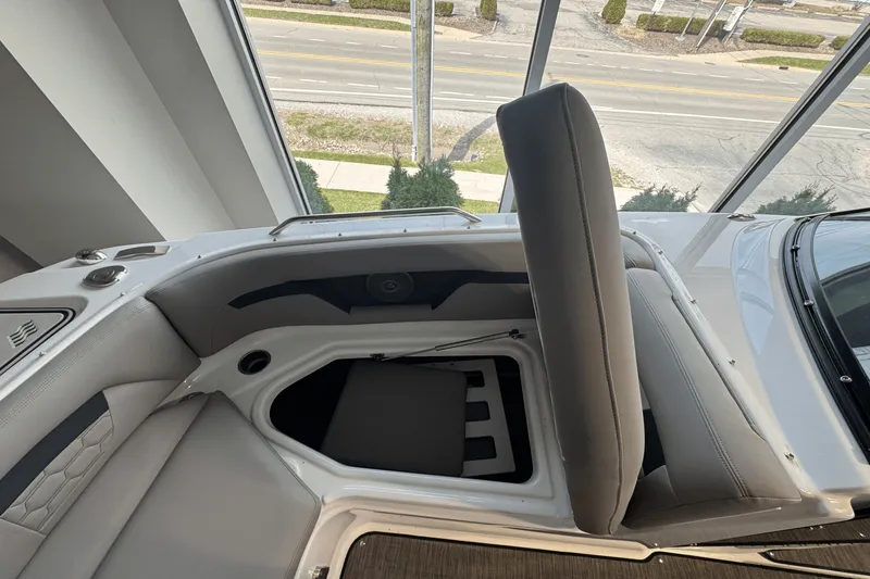 Slide: The Image of Four Winns HD3 2025 - 27