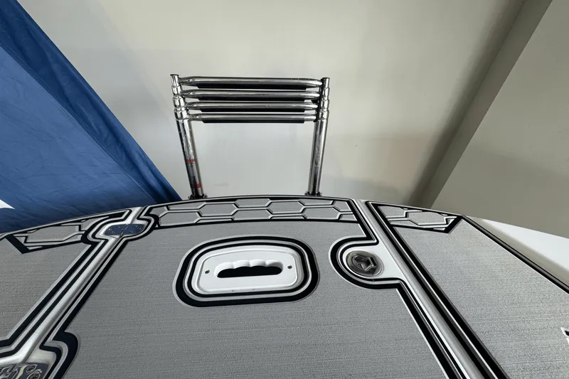 Slide: The Image of Four Winns HD3 2025 - 28