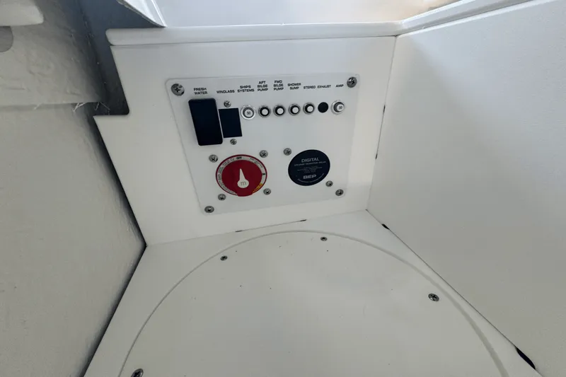 Slide: The Image of Four Winns HD3 2025 - 29