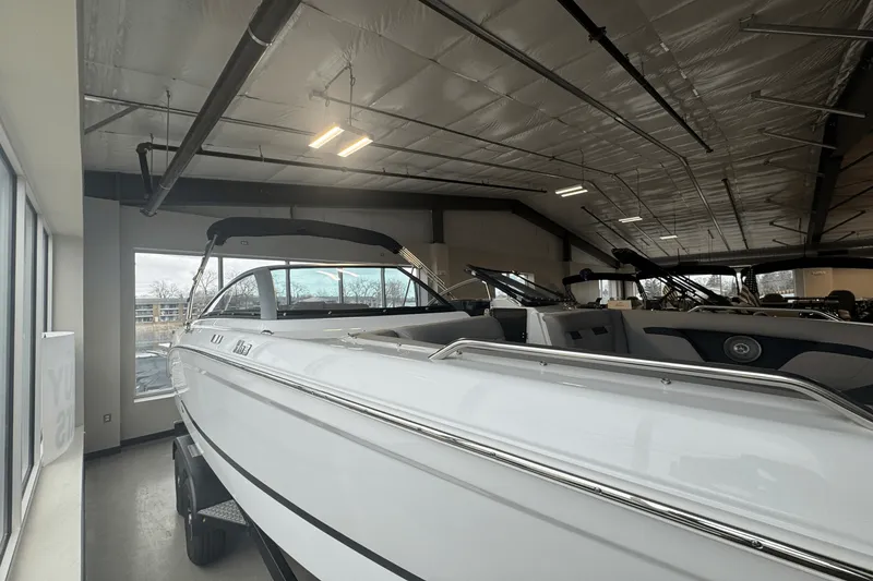 Slide: The Image of Four Winns HD3 2025 - 3