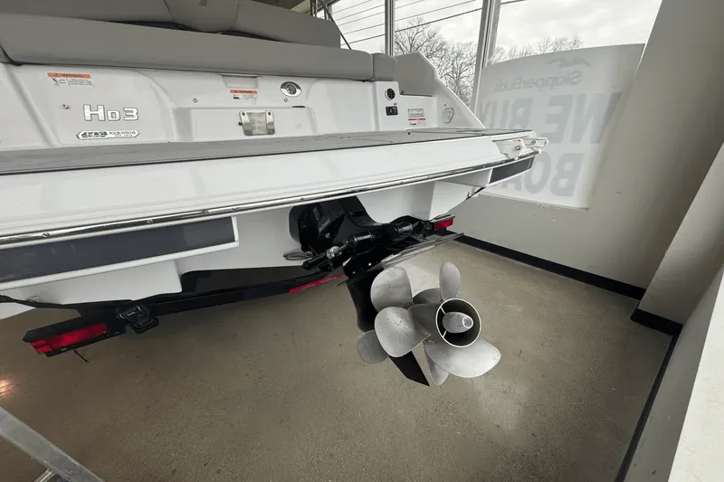 Slide: The Image of Four Winns HD3 2025 - 32