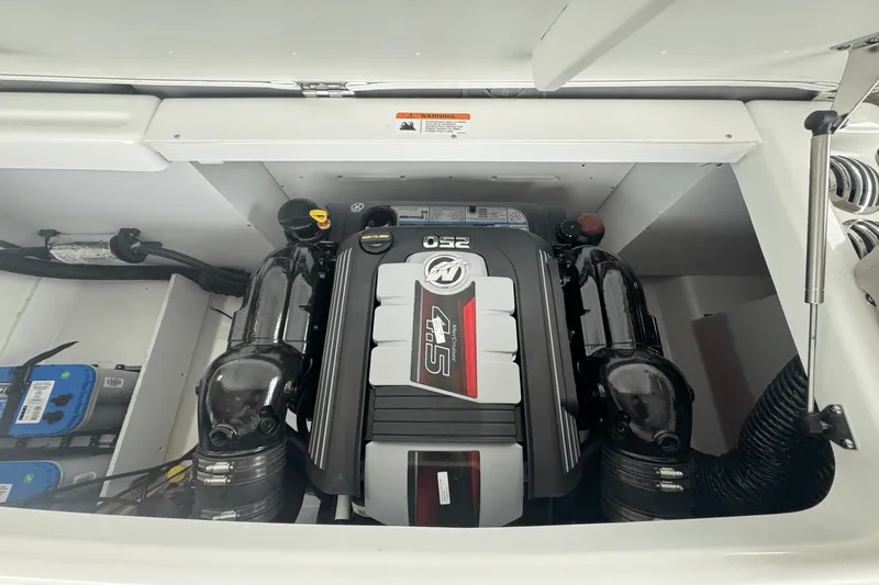 Slide: The Image of Four Winns HD3 2025 - 33