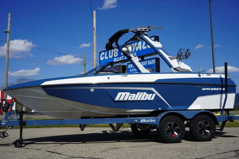 Slide: The Image of Malibu Boats 20 VTX 2026 - 1