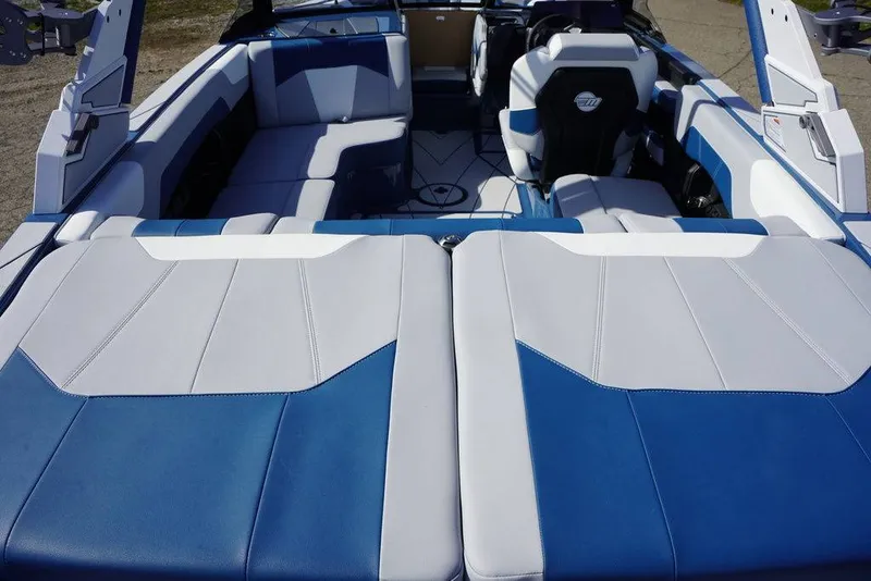 Slide: The Image of Malibu Boats 20 VTX 2026 - 10