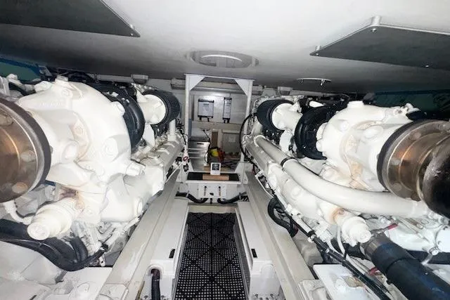 Slide: The Image of Viking 50 Convertible 2000 - 38