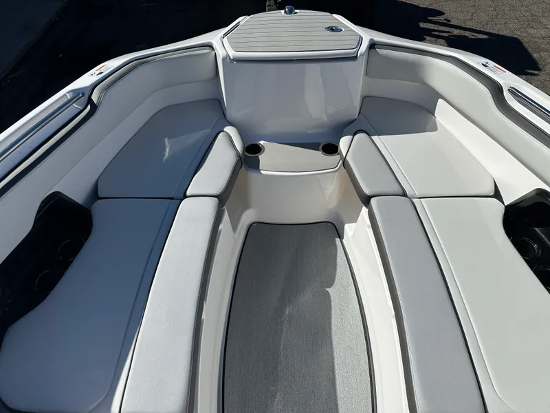 Slide: The Image of Yamaha Jet Boats AR250 2026 - 11