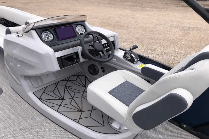 Slide: The Image of Harris Grand Mariner 250 2025 - 10