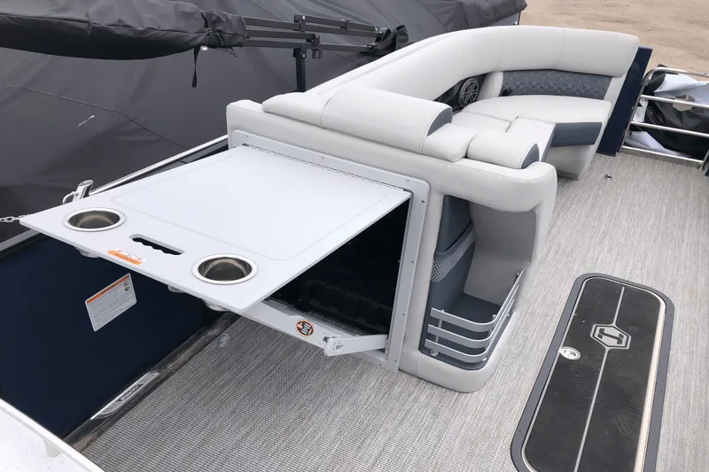 Slide: The Image of Harris Grand Mariner 250 2025 - 11