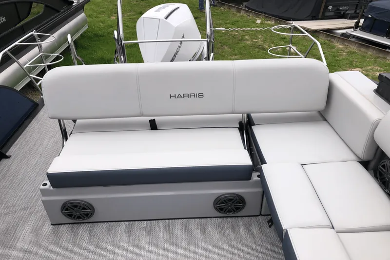 Slide: The Image of Harris Grand Mariner 250 2025 - 15