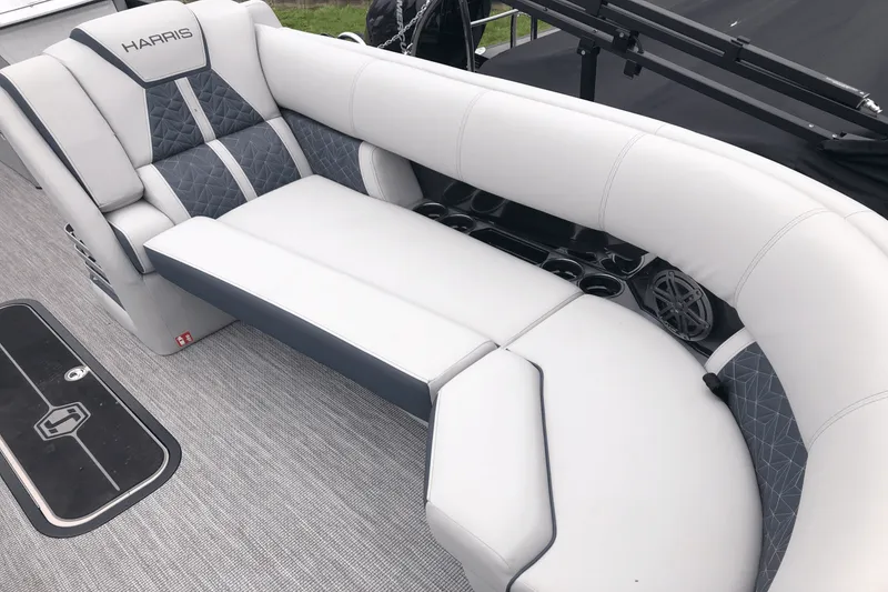 Slide: The Image of Harris Grand Mariner 250 2025 - 2