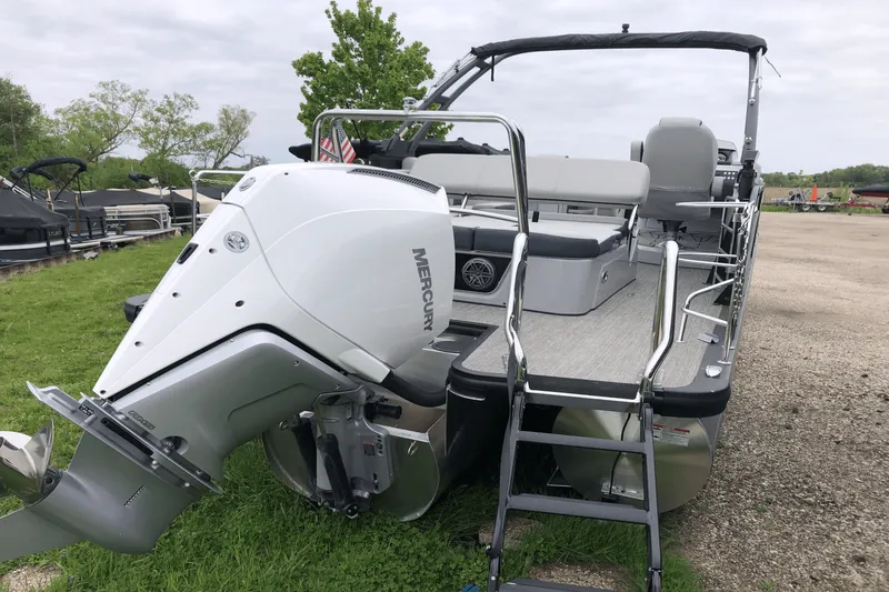 Slide: The Image of Harris Grand Mariner 250 2025 - 21