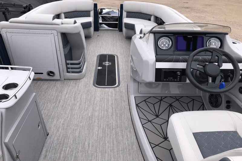 Slide: The Image of Harris Grand Mariner 250 2025 - 5