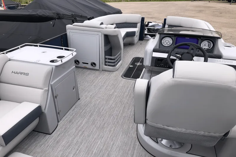 Slide: The Image of Harris Grand Mariner 250 2025 - 6