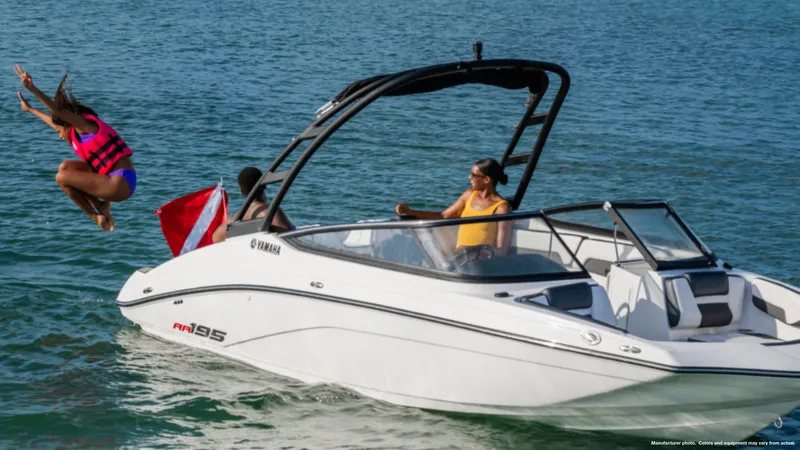 Slide: The Image of Yamaha 195 SX 2025 - 1