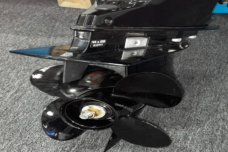 Slide: The Image of Bayliner M17 2025 - 11