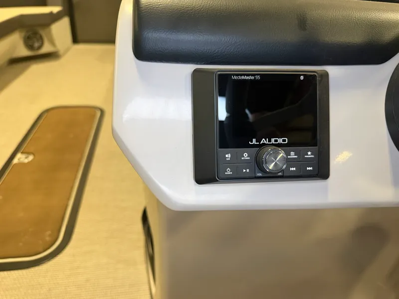 Slide: The Image of Harris 250 Cruiser 2025 - 17