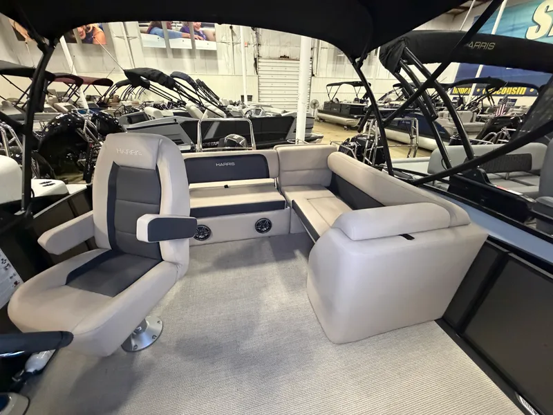 Slide: The Image of Harris 250 Cruiser 2025 - 22
