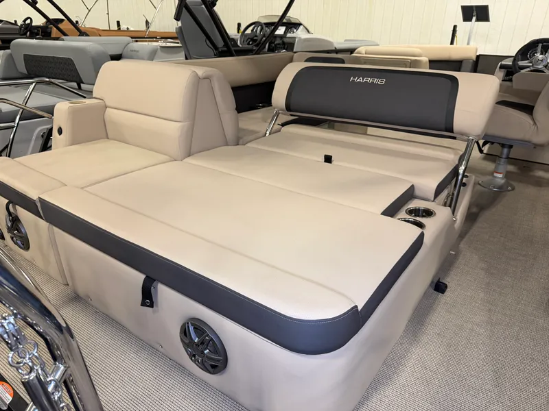 Slide: The Image of Harris 250 Cruiser 2025 - 30