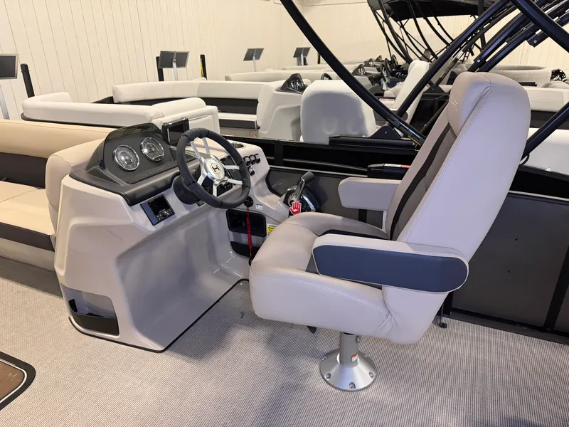 Slide: The Image of Harris 250 Cruiser 2025 - 12