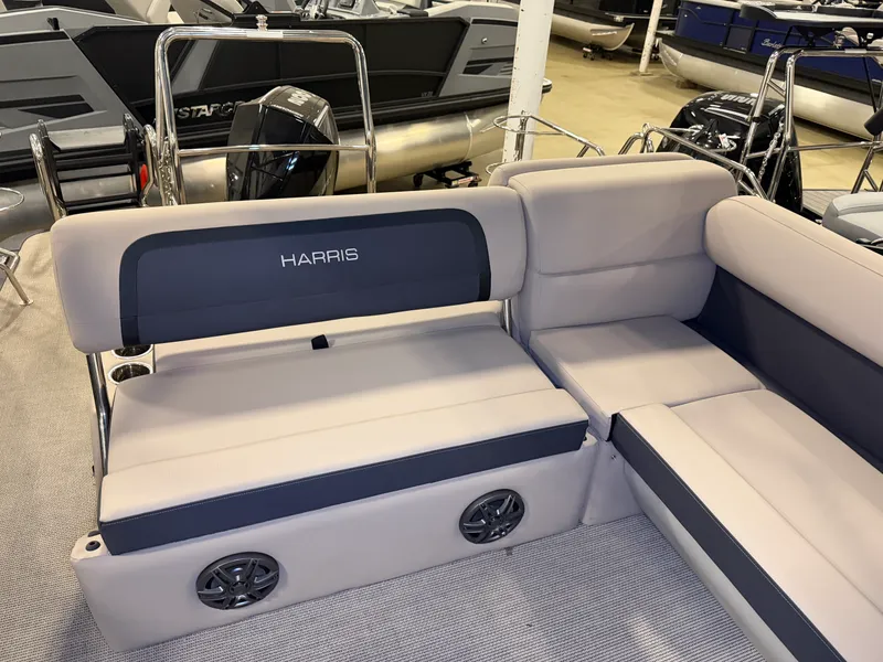 Slide: The Image of Harris 250 Cruiser 2025 - 24