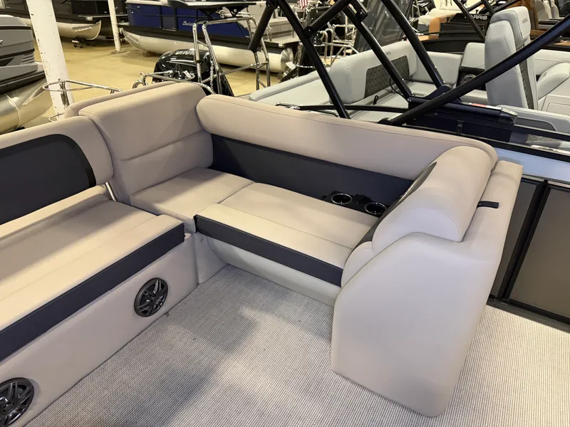 Slide: The Image of Harris 250 Cruiser 2025 - 23