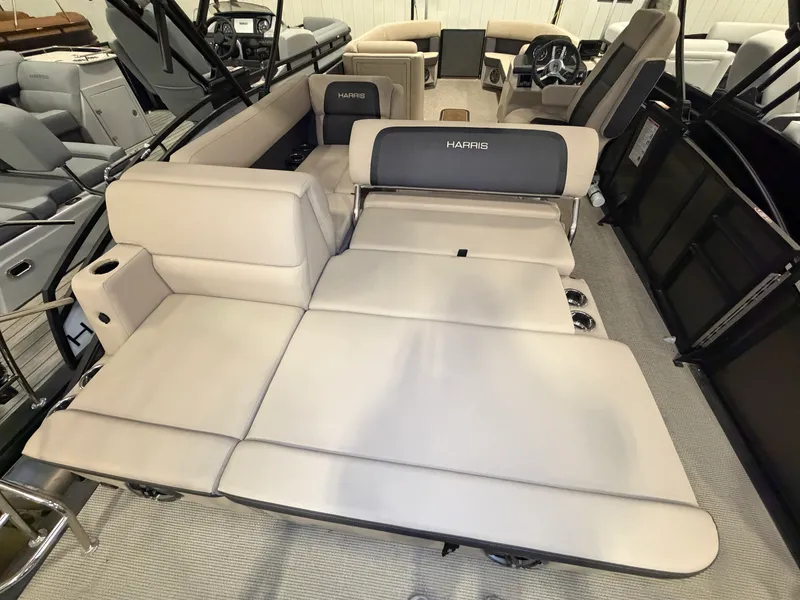 Slide: The Image of Harris 250 Cruiser 2025 - 32
