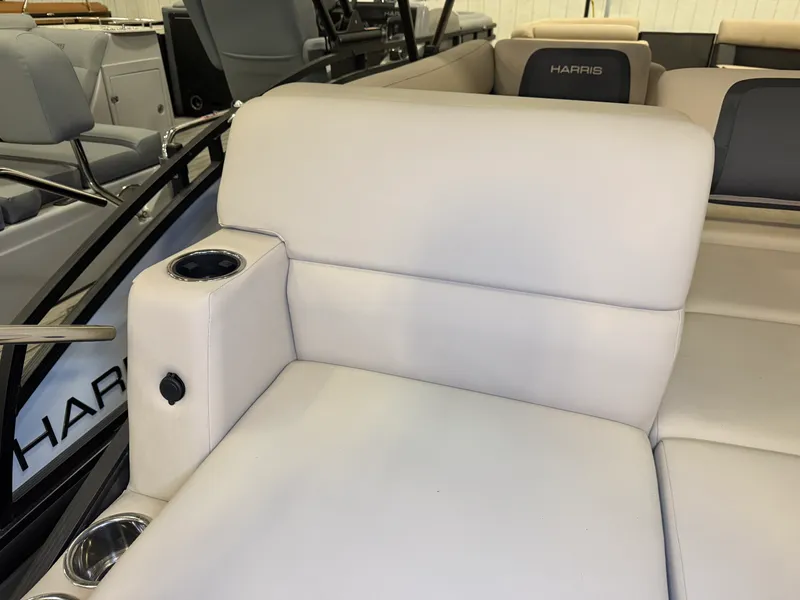 Slide: The Image of Harris 250 Cruiser 2025 - 39
