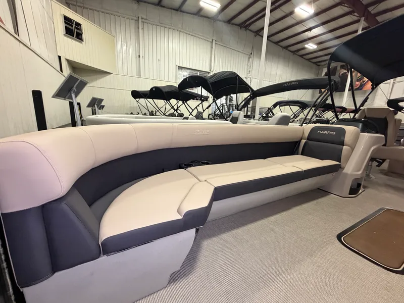 Slide: The Image of Harris 250 Cruiser 2025 - 1
