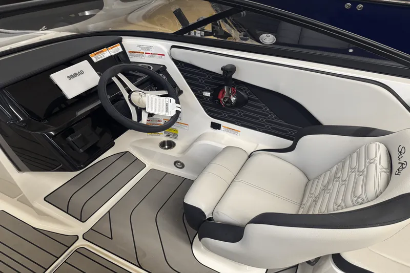 Slide: The Image of Sea Ray SPX 210 2024 - 10